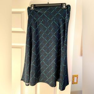 🌸 5/25 LulaRoe Skirt Black/Green Print Size Medium